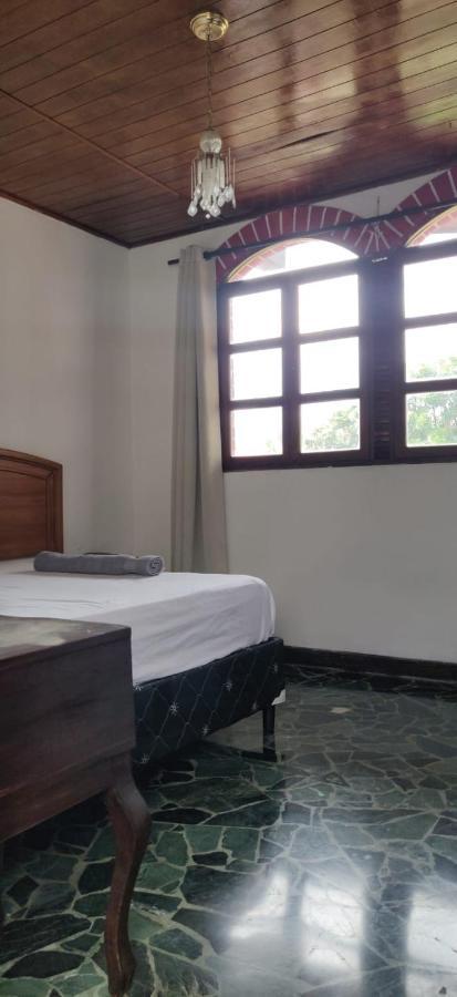 Sarah's Place * San Salvador